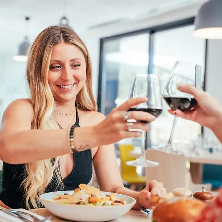 - Bordeaux-merignac By Ihg Hotel 4*