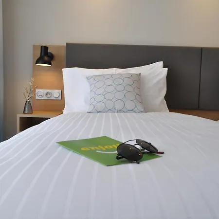 - Bordeaux-merignac By Ihg Hotel 4*